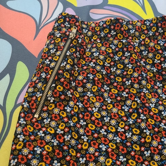 Maura Zip Pocket Detail Skirt - Picture 2 of 11